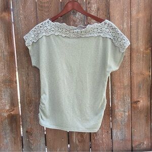 MINE Women’s Pale Green Lacy Short Sleeve Crew Neck Ruched Shirt Top Size Large